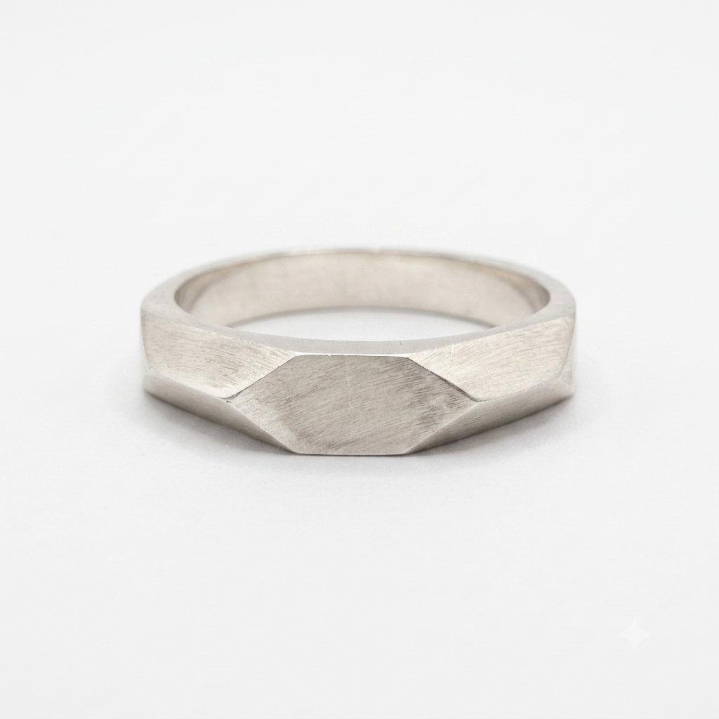 Anillo geométrico facetado en plata de ley
