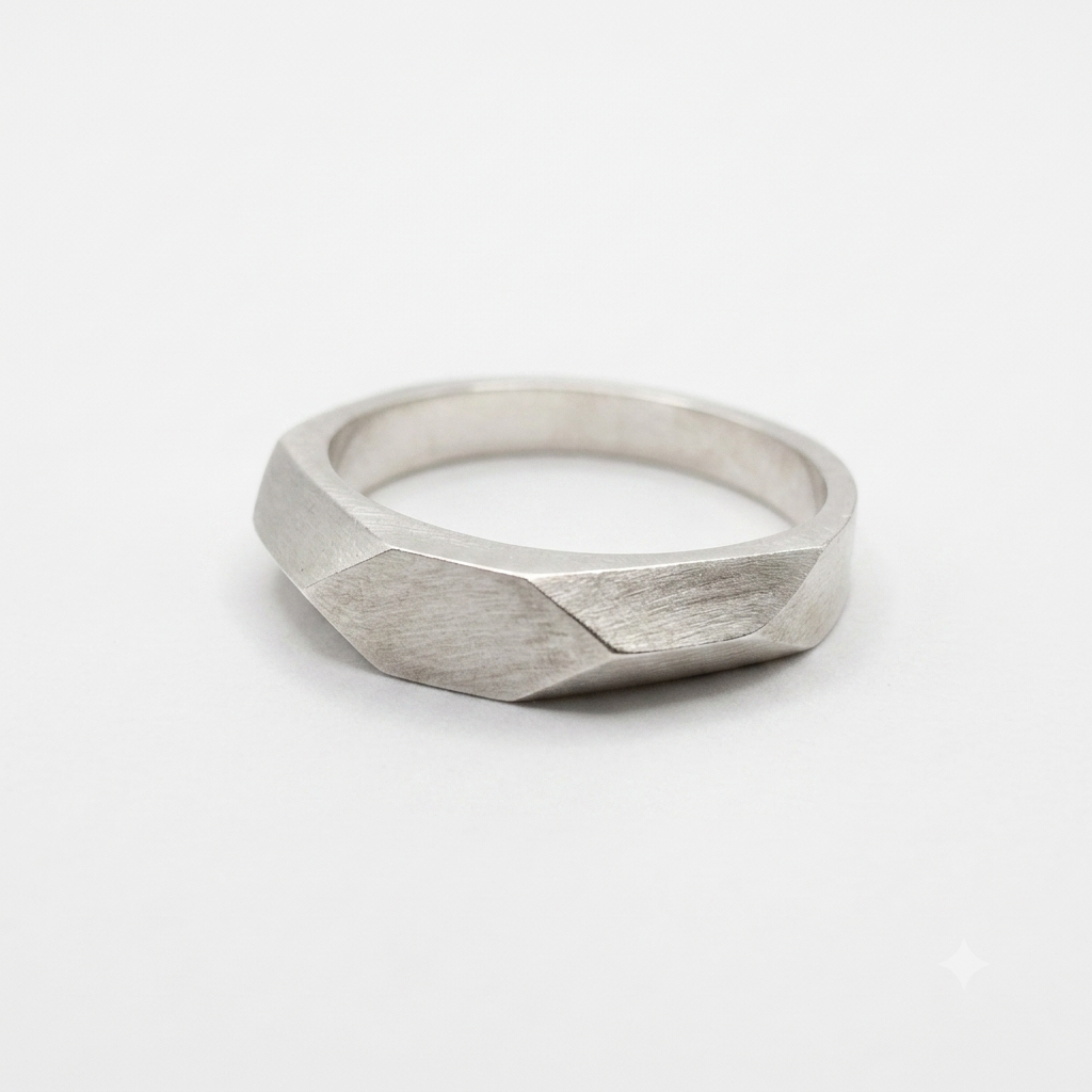 Anillo geométrico facetado en plata de ley